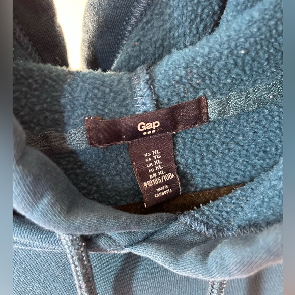 GAP Hoodie - Picture 3 of 4